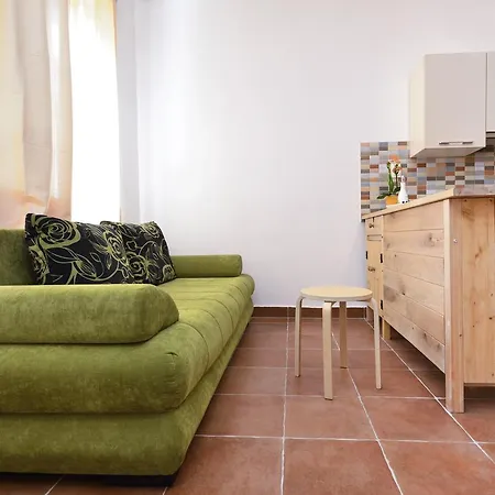 Lena Apartman *