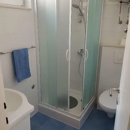 Lena Apartman